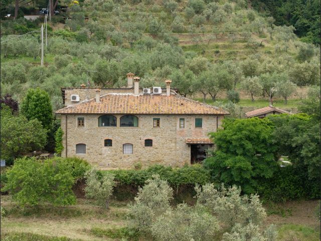 Colonica in Vendita