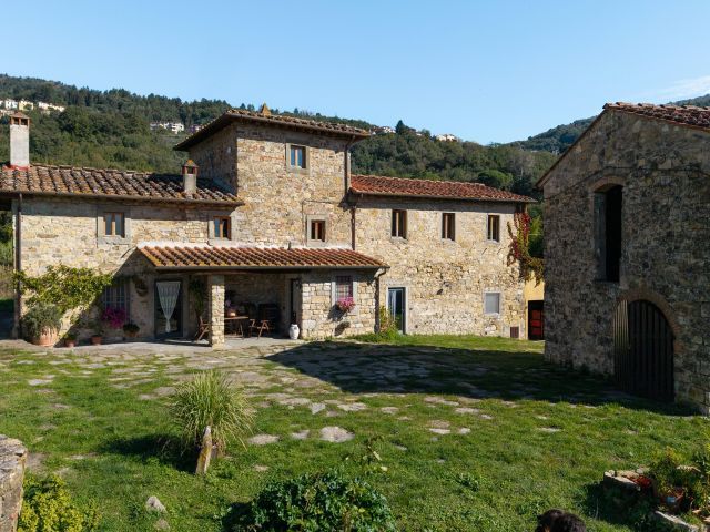 Colonica in Vendita